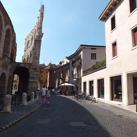 アパート La Terrazza Sull'arena ヴェローナ